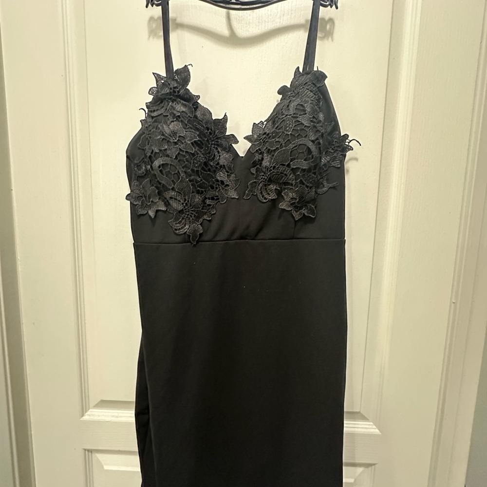 Elegant Black Lace Trim Chemise